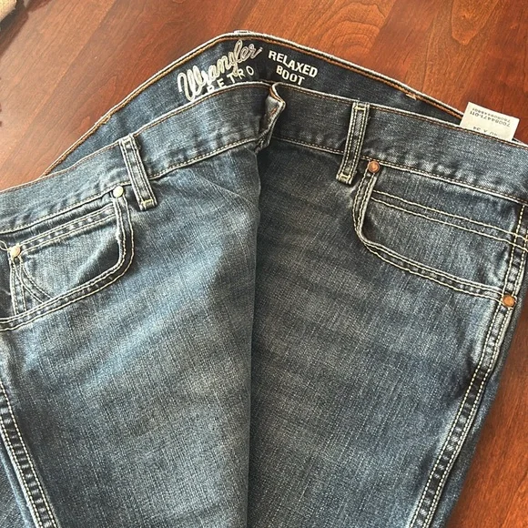Men’s Wrangler Retro Relaxed Boot Cut Jeans - Picture 2 of 4
